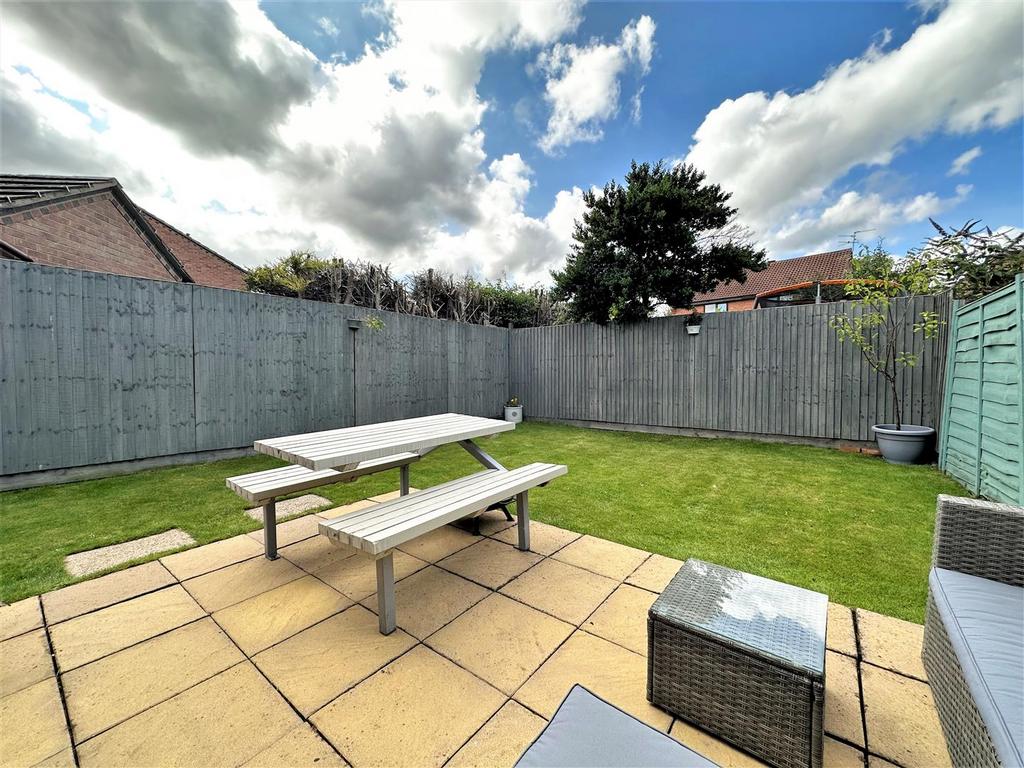 Low Maintenance Garden 904