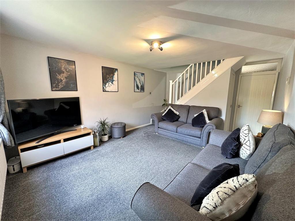 Spacious Living Room 894
