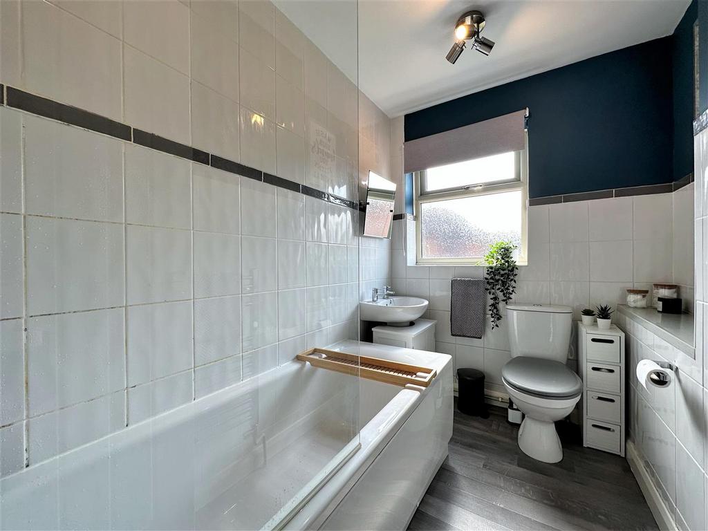 First Floor Bathroom 860