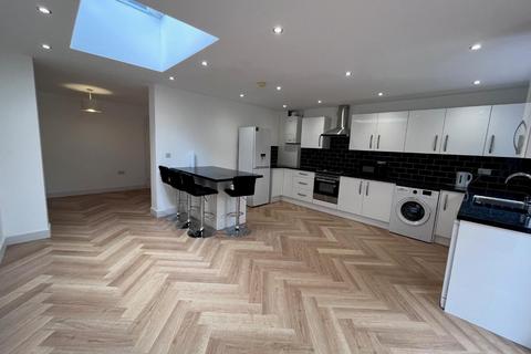 4 bedroom semi-detached house to rent, Wentworth Park Avenue, Harborne, Birmingham