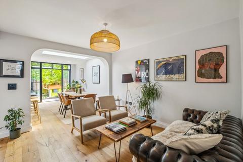 27 Chestnut Grove, Isleworth, TW7 7HA