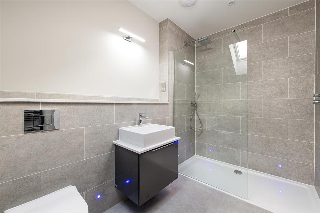 Bedroom1 Ensuite.jpg
