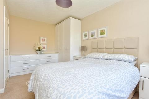 3 bedroom semi-detached house for sale, Howlsmere Close, Rochester ME2
