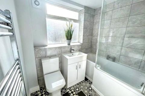 2 bedroom ground floor flat for sale, High Street East, Wallsend, Tyne and Wear, NE28 7RX
