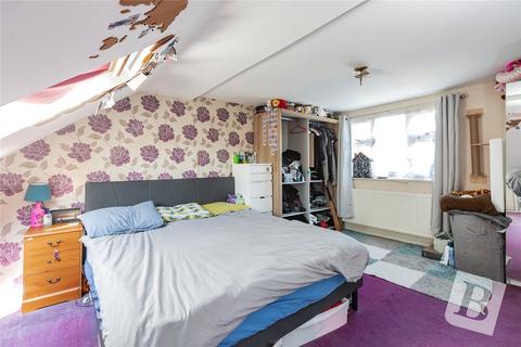 3 bedroom terraced house for sale, Faringdon Avenue, Romford, RM3