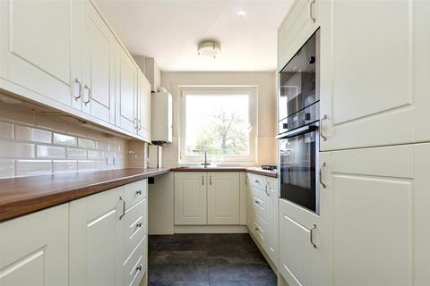 2 bedroom flat to rent, Compton Place Road, Lower Meads, BN21