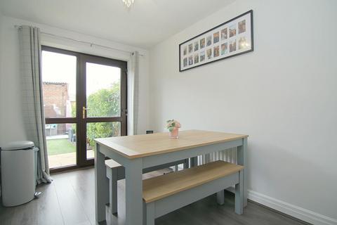 3 bedroom terraced house for sale, Littlemoor Court, Pudsey, LS28