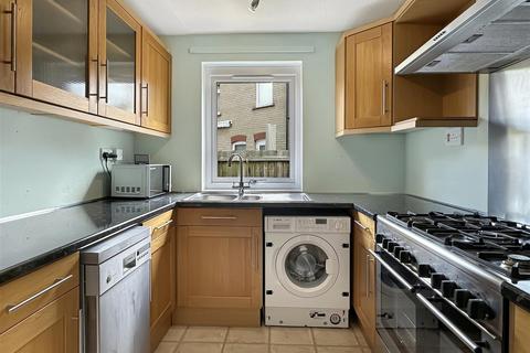 2 bedroom flat for sale, Chigwell Court, Cambridge CB5