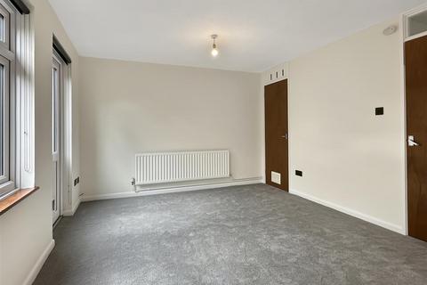 2 bedroom flat for sale, Chigwell Court, Cambridge CB5