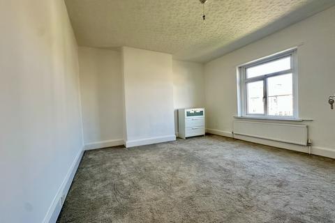 49 Adelphi Road, Huddersfield, HD3 4BB