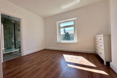49 Adelphi Road, Huddersfield, HD3 4BB