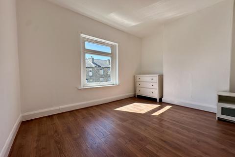 49 Adelphi Road, Huddersfield, HD3 4BB