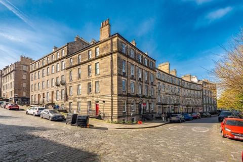 1 bedroom flat for sale, 15 (1F2) Royal Crescent, New Town, Edinburgh, EH3