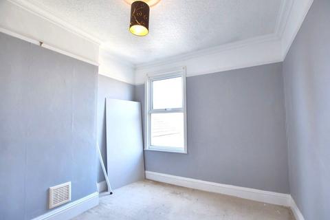 2 bedroom flat for sale, First Floor Flat, 27(A) Abbey Road, Belvedere, DA17 5DF