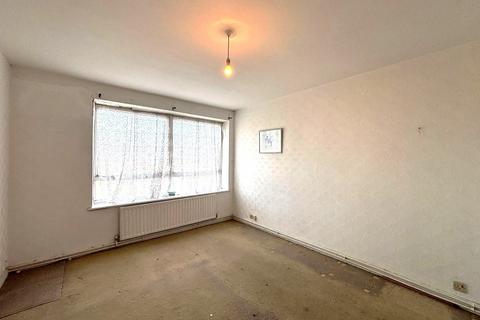 3 bedroom flat for sale, Flat 24 Rex House, Hampton Road West, Feltham, TW13 6AP