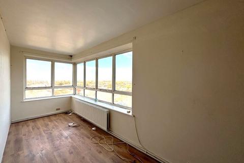 3 bedroom flat for sale, Flat 24 Rex House, Hampton Road West, Feltham, TW13 6AP