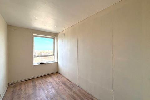 3 bedroom flat for sale, Flat 24 Rex House, Hampton Road West, Feltham, TW13 6AP