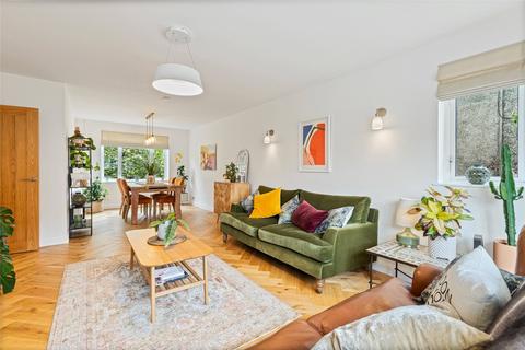 3 bedroom flat for sale, Flat 69, Castle Court, 44 Broomburn Drive, Newton Mearns, Glasgow, G77