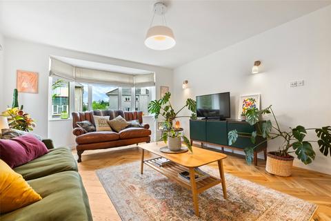 3 bedroom flat for sale, Flat 69, Castle Court, 44 Broomburn Drive, Newton Mearns, Glasgow, G77
