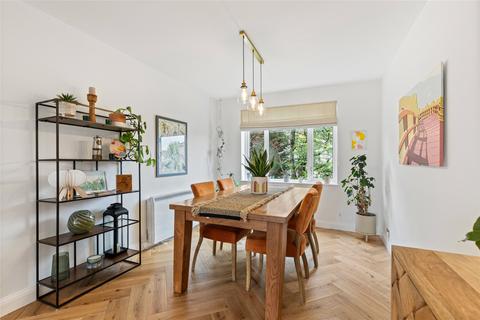 3 bedroom flat for sale, Flat 69, Castle Court, 44 Broomburn Drive, Newton Mearns, Glasgow, G77