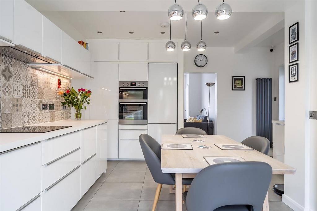 Kitchen dining room