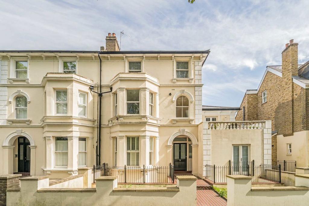 Grove Crescent, Kingston Upon Thames KT1 2 bed flat for sale - £425,000