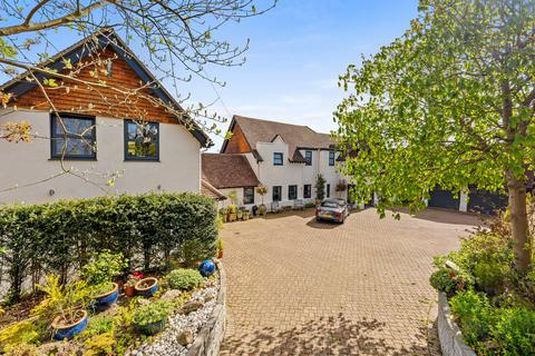 Beechlands Tydcombe Road, Warlingham, CR6 9LU