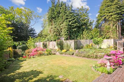 Ferndale Furzefield Road, East Grinstead, RH19 2EF