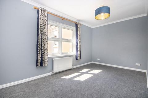 2 bedroom flat to rent, Ewell Road, Surbiton KT6