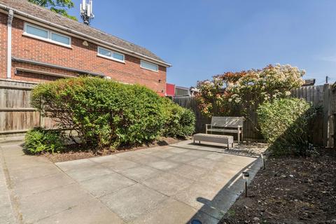 2 bedroom flat to rent, Ewell Road, Surbiton KT6