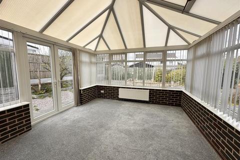 2 bedroom detached bungalow to rent, Wedgwood Road, Cheadle