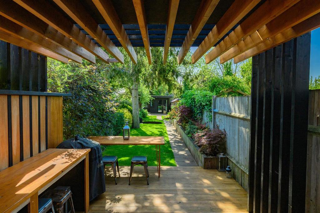 Outside  Entertaining Area
