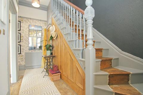 5 bedroom end of terrace house for sale, Cemetery Road, Pudsey