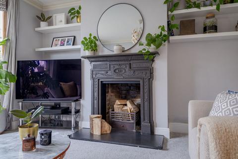 4 bedroom terraced house for sale, Denzil Road, Guildford, GU2