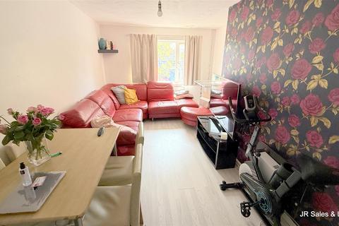 3 bedroom maisonette for sale, Chadwell Avenue, Cheshunt