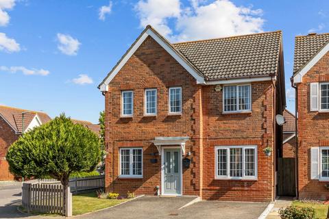 14 Columbine Way, Littlehampton, BN17 6UX