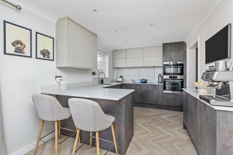 14 Columbine Way, Littlehampton, BN17 6UX