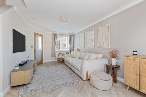 14 Columbine Way, Littlehampton, BN17 6UX