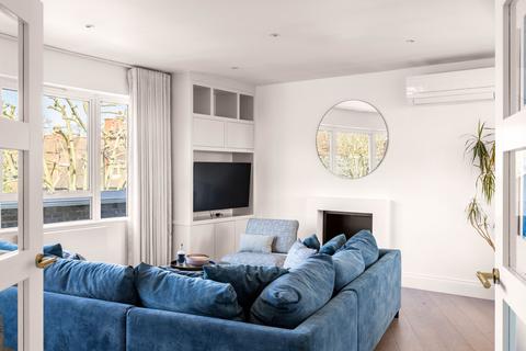 3 bedroom penthouse for sale, Belsize Crescent, Akenside Court, NW3