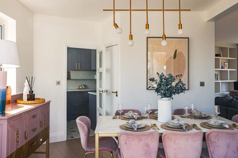 3 bedroom penthouse for sale, Belsize Crescent, Akenside Court, NW3