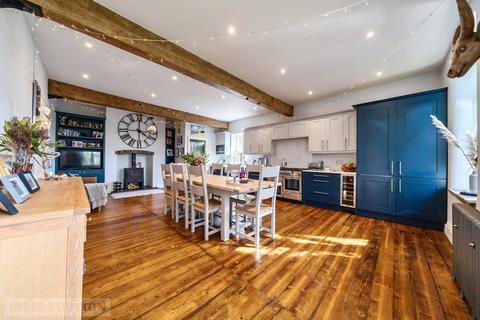 4 bedroom semi-detached house for sale, Sheffield Road, Glossop, Derbyshire, SK13