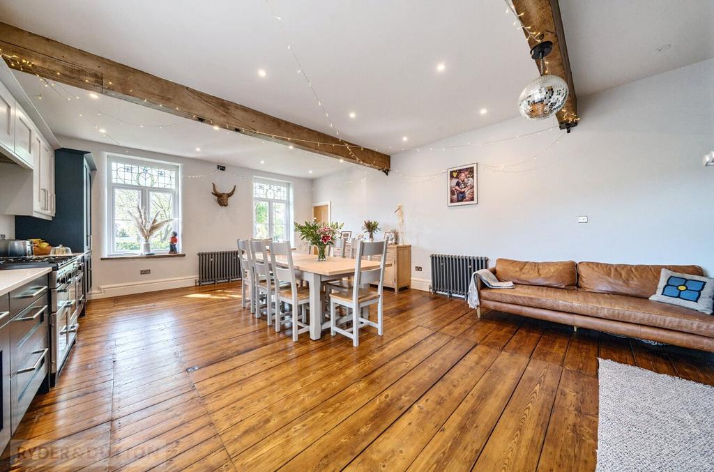 Kitchen/Dining Room