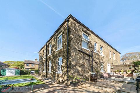 4 bedroom semi-detached house for sale, Sheffield Road, Glossop, Derbyshire, SK13