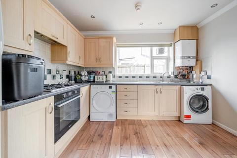 3 bedroom semi-detached house for sale, Victoria Mount, Horsforth, LS18