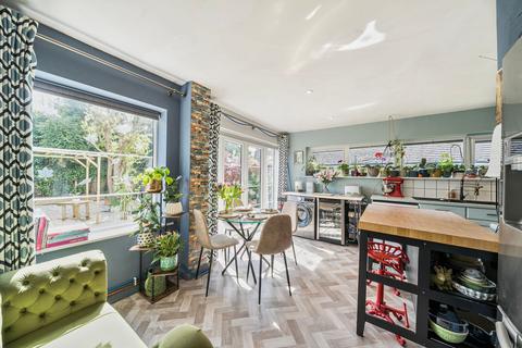 23 The Netherlands, Coulsdon, CR5 1NJ