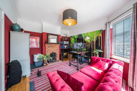 23 The Netherlands, Coulsdon, CR5 1NJ