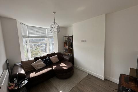 3 bedroom terraced house to rent, Penllys Terrace, Bangor, LL57