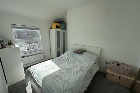 3 bedroom terraced house to rent, Penllys Terrace, Bangor, LL57