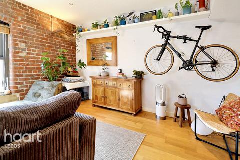 2 bedroom flat for sale, Kirkgate, LEEDS