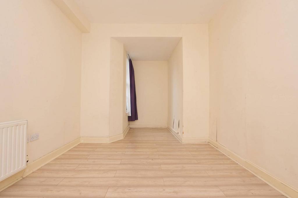 MFL8247447 750.jpg